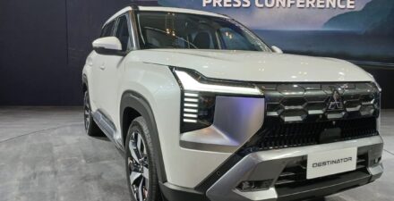 Mitsubishi Destinator Belum Dibekali Mesin Hybrid, Ini Alasannya.