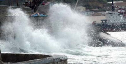 BMKG Peringatkan Gelombang Tinggi Ancam Perairan Indonesia hingga 3 Agustus