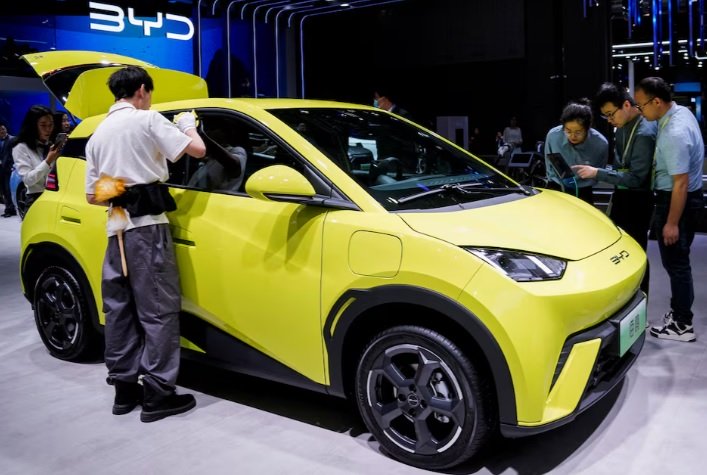 BYD Sebar Teaser Mobil Baru, Sinyal Seagull Segera Meluncur di GIIAS 2025.