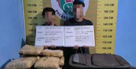 Dua Pria Diamankan Bawa Ganja Pakai Innova Hitam