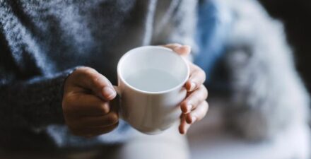 Ada beberapa efek minum air hangat untuk menurunkan berat badan.