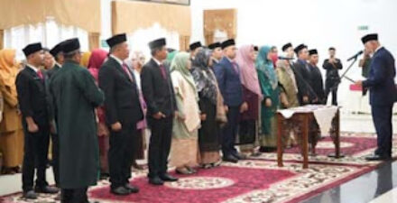 Gubernur Mahyeldi Lantik 25 Pejabat Pemprov