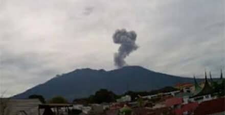 Gunung Marapi Erupsi Lagi, Warga Diminta Jauhi Radius 3 Km