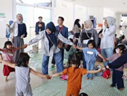 KAI Divre II Sumbar Rayakan Hari Anak Nasional dengan Program “Sapa Pelanggan Setia”