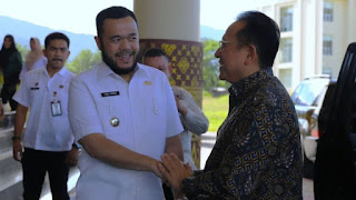 Wako Fadly Amran terima kunjungan anggota DPR RI Irman Gusman di Padang.