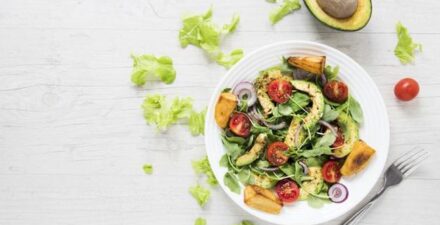 Dokter menyarankan diet whole food plant-based buat mereka yang memiliki penyakit kronis. Apa manfaatnya?