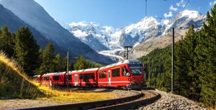 Ilustrasi kereta wisata. Ada lima kereta mewah yang memiliki panorama memukau, layanan super fancy, dan memberikan pengalaman paling berkesan.