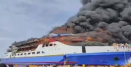 KM Barcelona 5 terbakar hebat di perairan Pulau Talise
