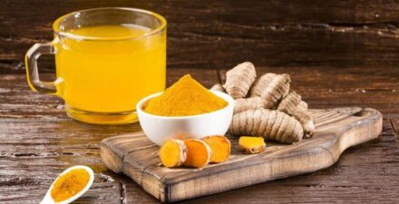 Air kunyit jadi salah satu ramuan herbal untuk menjaga kesehatan ginjal.