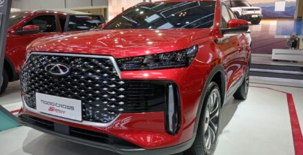 Chery Tiggo Cross Sport dan CSH Hybrid Meluncur di GIIAS 2025, Harga Mulai Rp299 Juta.