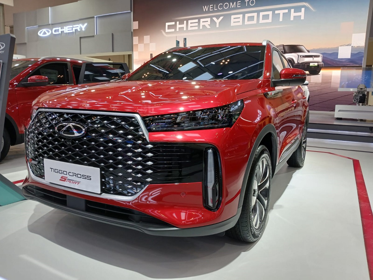 Chery Tiggo Cross Sport dan CSH Hybrid Meluncur di GIIAS 2025, Harga Mulai Rp299 Juta.