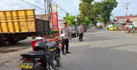 Personel Polsek Pasaman Polres Pasaman Barat saat melakukan pengamanan di SPBU