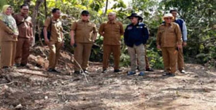 Peninjauan lokasi yang akan dijadikan lokasi Sekolah Rakyat