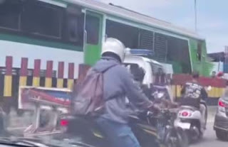 Mobil Tertabrak KA Minangkabau