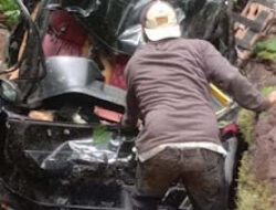 Pick Up Bermuatan Kelapa Terjun ke Jurang, Dua Korban Jiwa