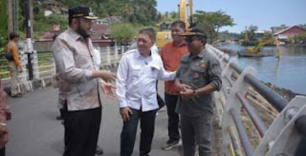 Wako Fadly Amran cek banjir kanal sungai Batang Arau.