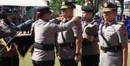 Upacara sertijab Wakapolda Sumbar yang baru.