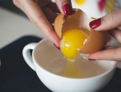 Waspadai Risiko Konsumsi Telur Mentah, Ini Penjelasan Ahli