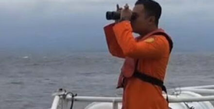 Pencarian hari kedua kapal tenggelam di Selat Bali, Jumat (4/7/2025).