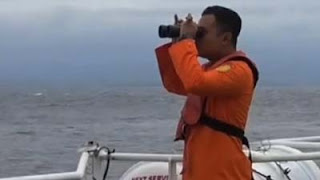 Pencarian hari kedua kapal tenggelam di Selat Bali, Jumat (4/7/2025).