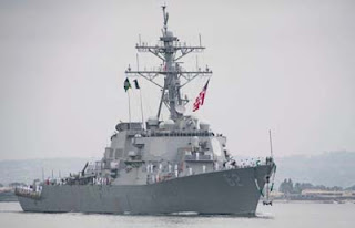 Helikopter Angkatan Laut Iran berhadapan kapal perang USS Fitzgerald AL Amerika Serikat di Laut Oman