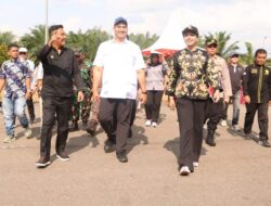 Menpora Dito Janjikan Fasilitas Olahraga Lengkap untuk Dharmasraya, Disambut Antusias Ribuan Warga