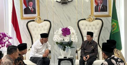 Gubernur Mahyeldi Temui Menag di Jakarta: Dorong Wakaf Produktif dan Usulkan Sumbar Tuan Rumah Rakernas Asrama Haji