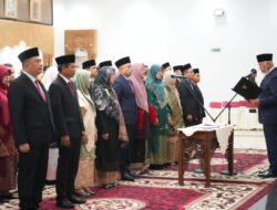 Lantik 25 Pejabat Manajerial, Gubernur Mahyeldi Tegaskan Komitmen Pelayanan Publik