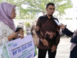 Istri Urang Tuo Adat di Kota Pariaman Terima Santunan Kematian Rp10 Juta dari BPJS Ketenagakerjaan