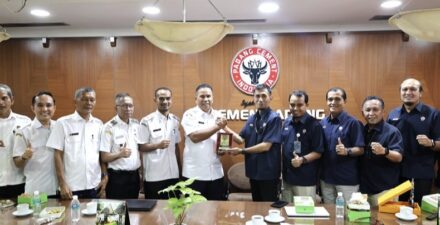 Kota Pariaman Gandeng Semen Padang Atasi Masalah Sampah Kian Kompleks