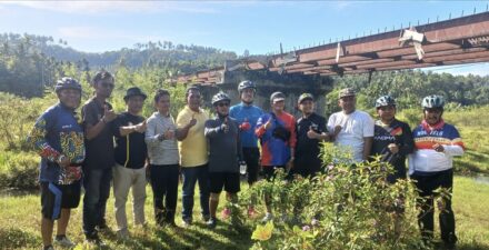 Bupati Padang Pariaman Blusukan Pakai Sepeda dan Buka-Bukaan Soal Infrastruktur Amburadul di Nagari Pilubang