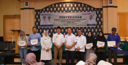 Pemko Payakumbuh Percepat Pengentasan RTLH, Zulmaeta Serahkan Bantuan Sebagai Bukti Keseriusannya