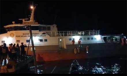 Longboat terbalik di Mentawai