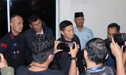 Wakapolda Sumbar, Brigjen Pol Solihin saat memberikan keterangan kepada awak media tentang penangkapa 9 terduga pelaku perusakan Gereja GKSI Padang. (ist)