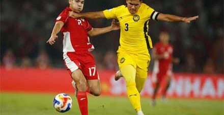 Timnas Indonesia saat menghadapi Malaysia pada babak penyisihan grup.