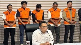 KPK rilis para tersangka kasus korupsi pembangunan RSUD di Kolaka Timur.