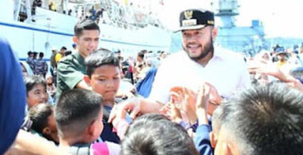 KRI Bima Suci Meriahkan HUT ke-356 Kota Padang di Pelabuhan Teluk Bayur