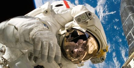 Empat astronaut kembali ke Bumi, Sabtu (9/8), setelah hampir lima bulan berada di Stasiun Luar Angkasa Internasional (ISS).