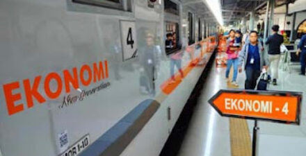 KAI Operasikan KA Tambahan