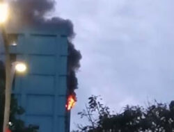 Kebakaran di Apartemen City Park, Puluhan Unit Damkar Dikerahkan