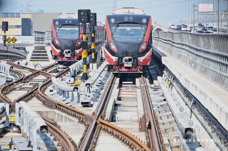 PT Kereta Api Indonesia (KAI) menginformasikan operasional LRT Jabodebek tetap normal dan aman.