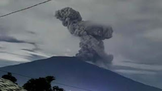 Ilustrasi Gunung Marapi.