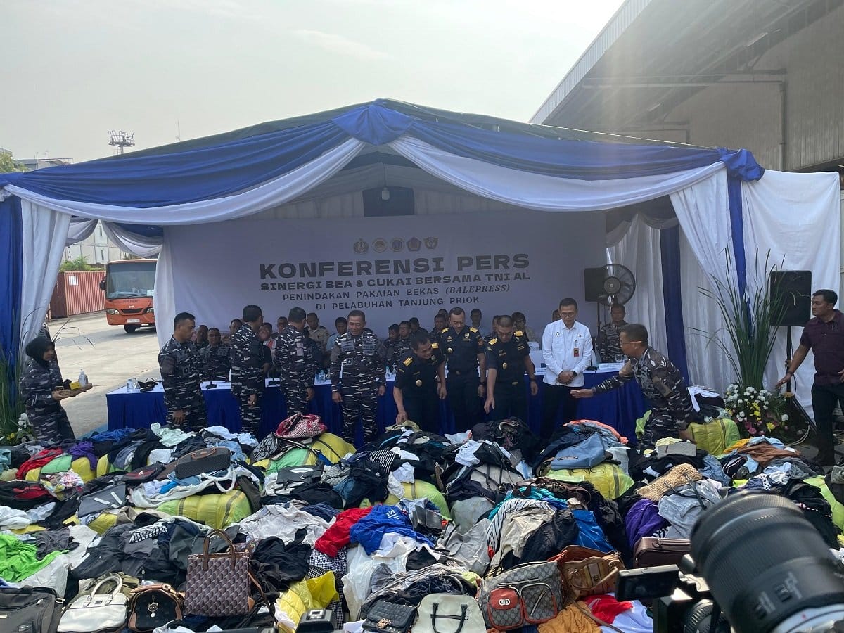 Pakaian Bekas dari Malaysia.