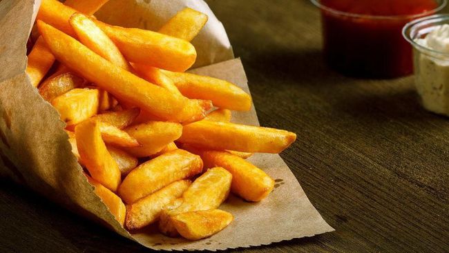 Sebuah studi terbaru menemukan bahaya makan kentang goreng. Rutin mengonsumsi kentang goreng bisa meningkatkan risiko diabetes tipe 2 hingga 20 persen.
