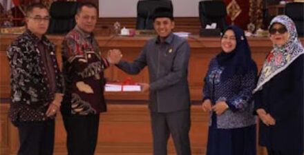 Pemko Payakumbuh menyampaikan Nota Pengantar Rancangan KUA.