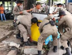 Pedagang Trotoar dan Jalan di Padang Diberi Teguran hingga Diamankan