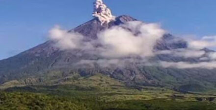 Gunung Semeru Erupsi