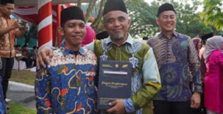 PalmCo memberikan penghargaan kepada karyawannya.