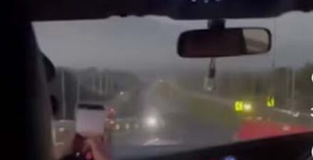 Viral! Pemotor Lawan Arus di Jalan Tol Padang–Sicincin