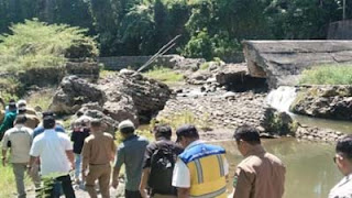 Kepala BWSS V Naryo Widodo bersama Bupati Padang Pariaman, Sumbar John Kenedy Azis